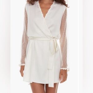 Flora Nikrooz showstopper robe - NWT size SMALL